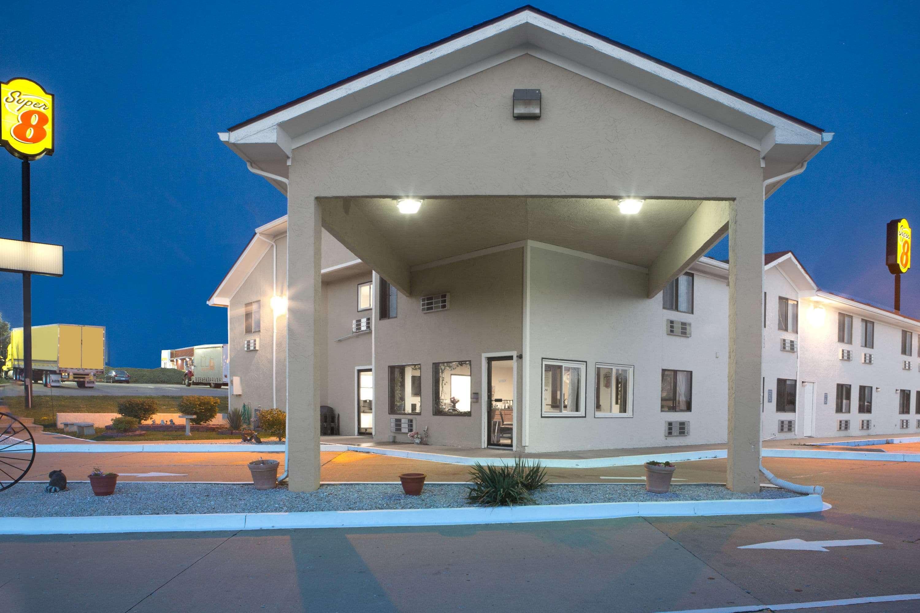 Super 8 By Wyndham Boonville Extérieur photo