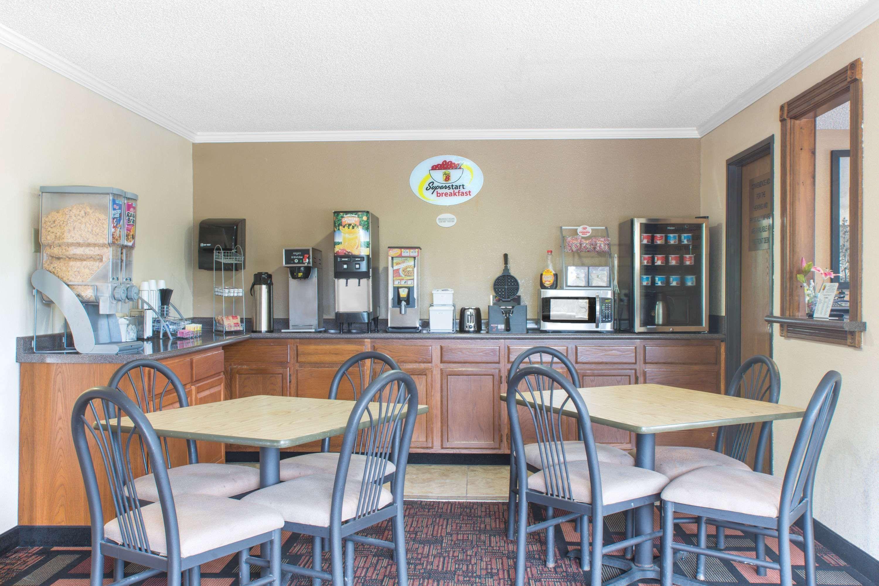Super 8 By Wyndham Boonville Extérieur photo