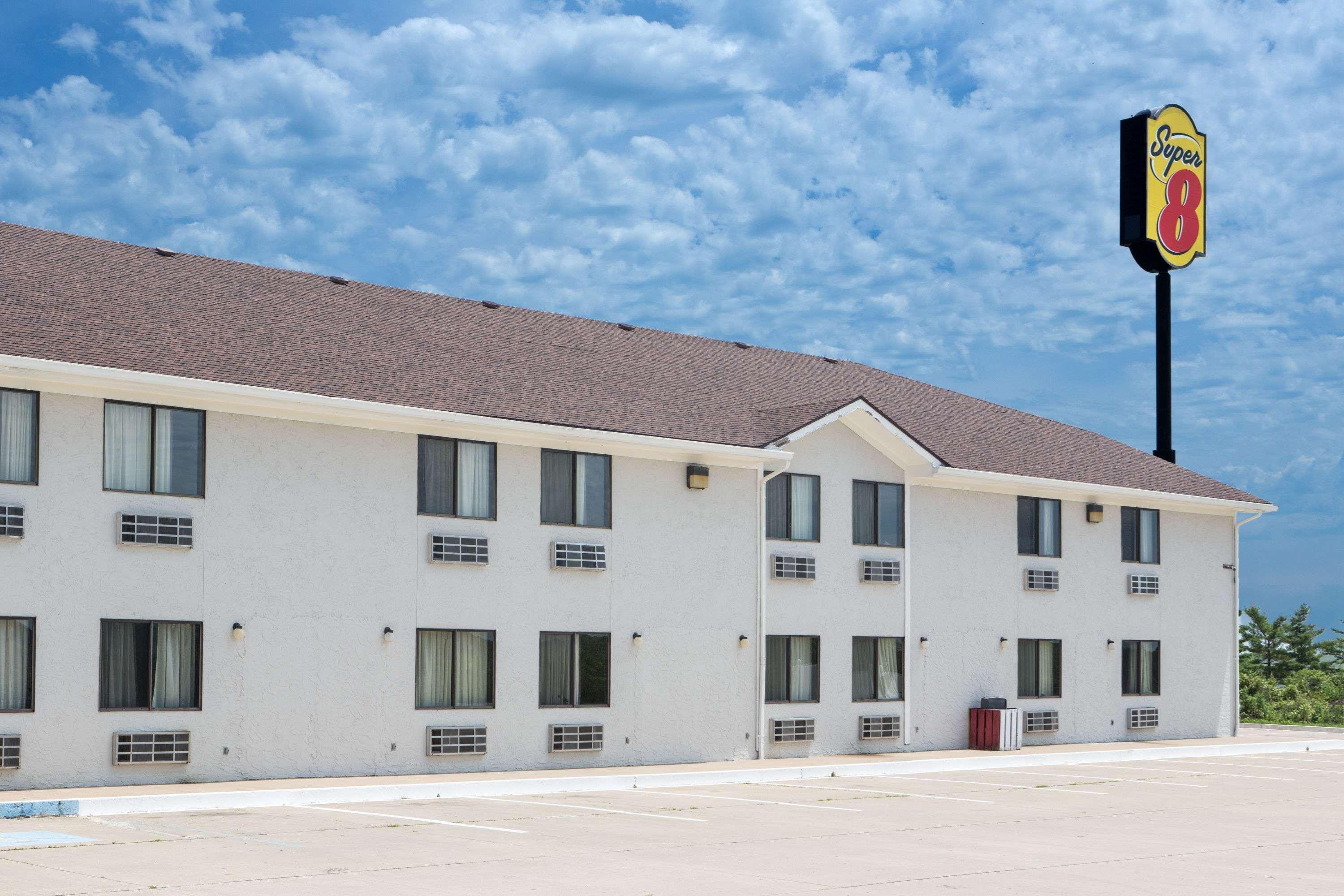 Super 8 By Wyndham Boonville Extérieur photo